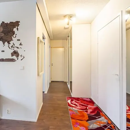 Lägenhet Valoisa Huoneisto Jossa Erinomaiset Vuoteet.