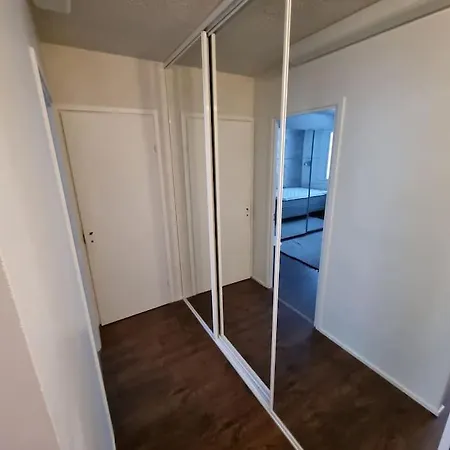 Valoisa Huoneisto Jossa Erinomaiset Vuoteet. *