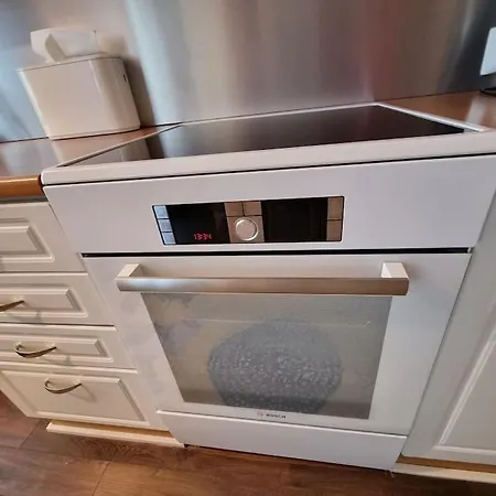 Valoisa Huoneisto Jossa Erinomaiset Vuoteet. *