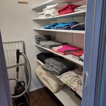 Lägenhet Valoisa Huoneisto Jossa Erinomaiset Vuoteet.