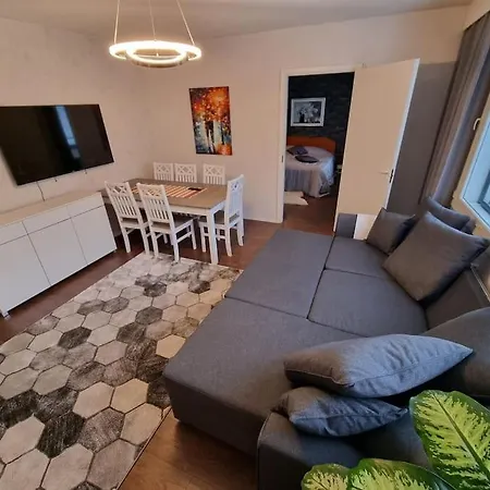 Valoisa Huoneisto Jossa Erinomaiset Vuoteet. S:t Michel
